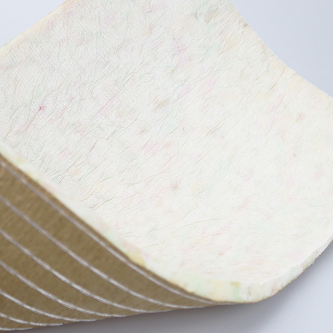 Kräuseln Sie das Papier, das den braunen Faser PU-Schaumschwammteppich näht, der für Haus zugrunde gelegen wird